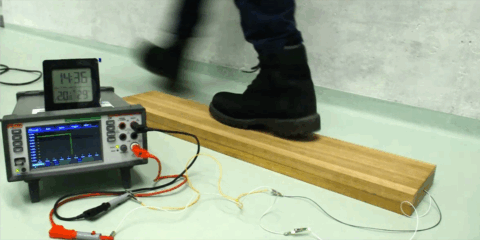 Investigadores suizos desarrollan un parqué de madera que genera electricidad al caminar