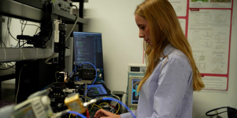 La UPV desarrolla un proyecto para reforzar la ciberseguridad mediante el uso de la luz