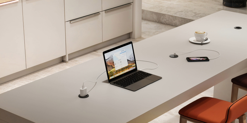 Simon presenta Simon Flash, su nueva gama de soluciones de conectividad integrada en mobiliario