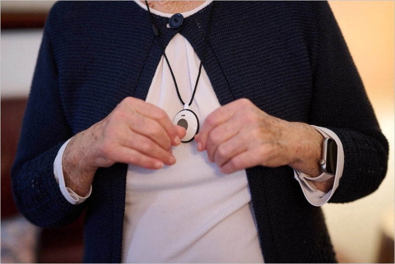 Mujer usuaria del medallón