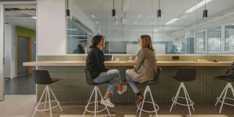 El IES Cotes Baixes de Alcoy renueva sus aulas con la iluminación inteligente de Simon