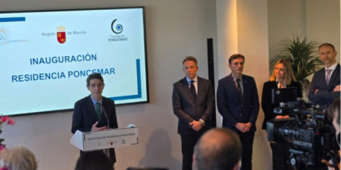 Inaugurada una residencia intergeneracional en Lorca con domótica y robótica avanzada