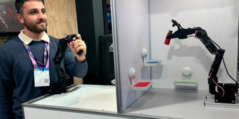 Un nuevo sistema robótico de IA generativa aprende tareas observando a las personas