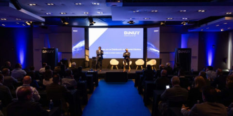 Dinuy lanza una nueva gama de cargadores para vehículos eléctricos con conectividad total