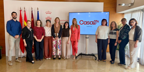 El proyecto piloto Casal TV permitirá combatir la soledad no deseada de personas mayores en Murcia