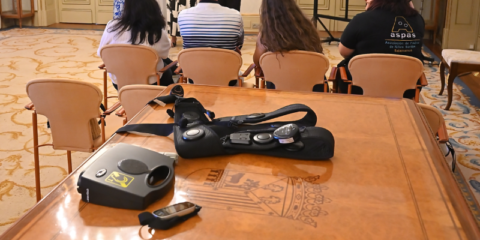 Salamanca refuerza la accesibilidad auditiva municipal con bucles magnéticos y frecuencia modulada