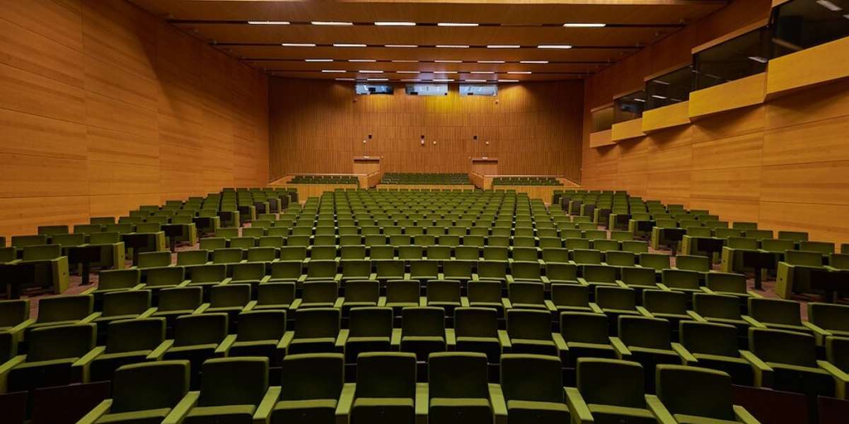 Representantes del Palacio de Congresos de València y entidades sociales firman acuerdos de accesibilidad universal.