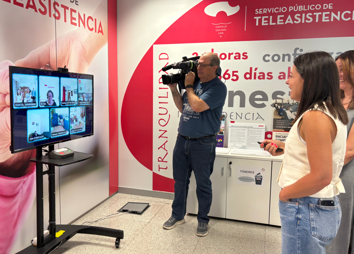 Presentación de la Teleasistencia Proactiva en Castilla-La Mancha con televisión interactiva y videollamadas para mayores