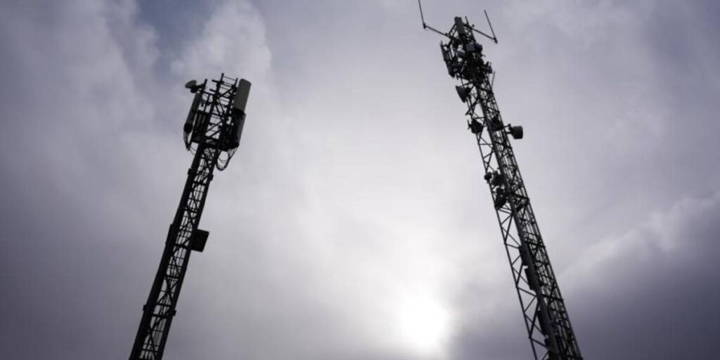 redes terrestres, móviles y por satélite