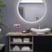 Baños sin azulejos: integración discreta de la tecnología con las soluciones de Gira
