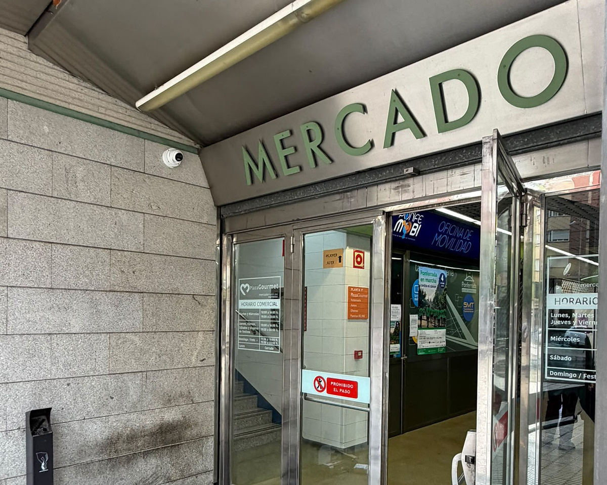 Mercado de Abastos de Ponferrada, espacio municipal donde se renovarán la seguridad y el control de accesos.