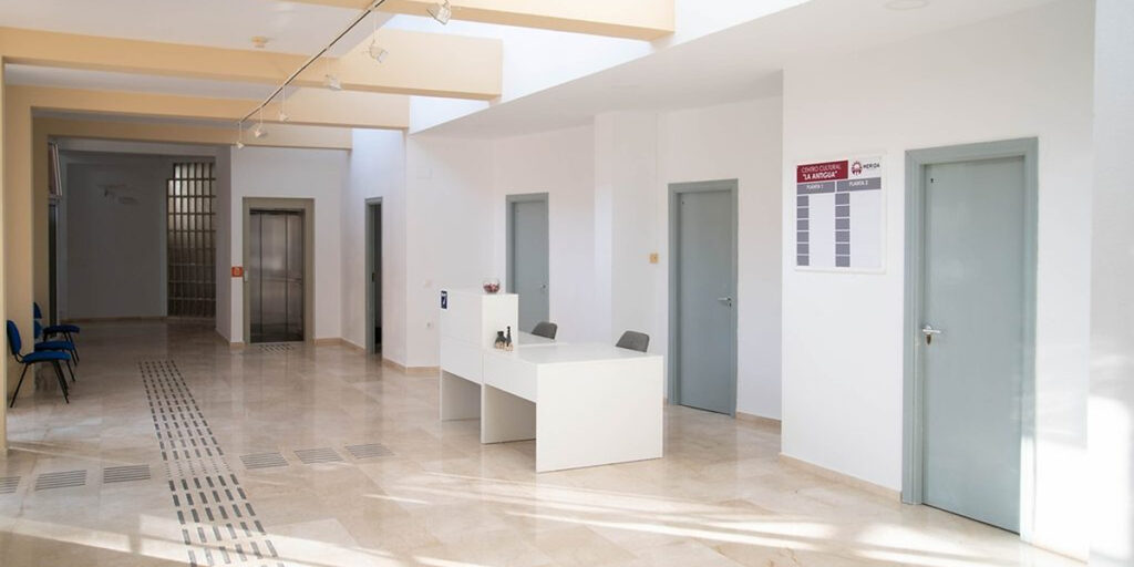 Mérida reforzará la seguridad de edificios municipales y centros escolares con alarmas y videovigilancia