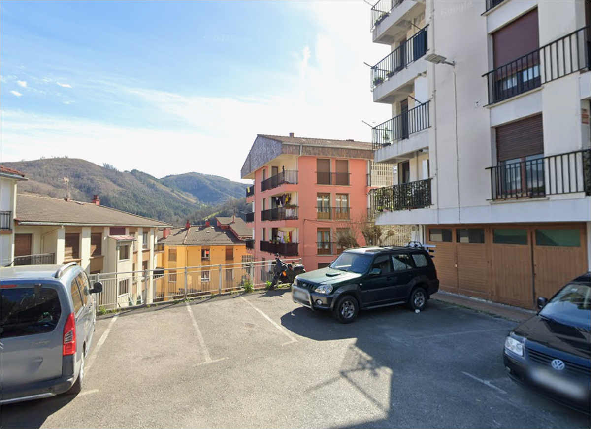 Entorno residencial de Jardiñeta en Eibar, donde se proyecta un ascensor para mejorar la accesibilidad a las viviendas