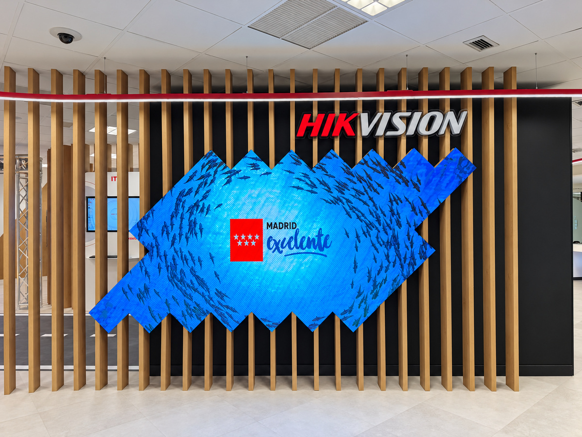 Imagen relacionada con Hikvision y la renovación del sello Madrid Excelente en innovación, gestión y ciberseguridad.