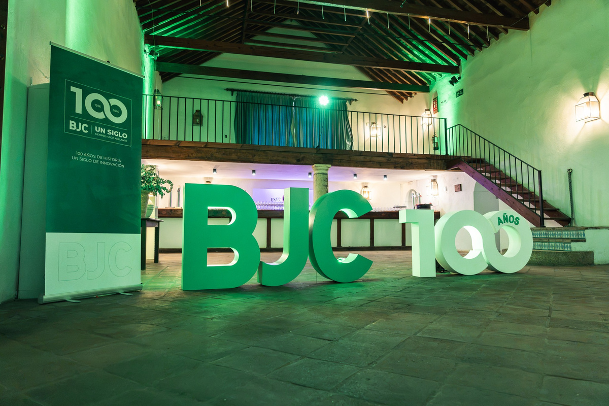 La serie de mecanismos BJC Cosmos se presenta ante profesionales del sector eléctrico en España